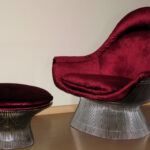 Fauteuil rouge avec repose-pieds